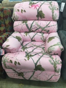 WJLE’s Radio Shopper to feature a Duck Dynasty Duck Commander Pink Real Tree Camouflage rocker/recliner from Cantrell’s Furniture and Appliances. To be sold to the highest bidder on Thursday January 24 from 8 a.m. until noon