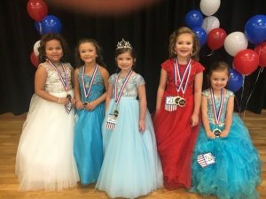 Miss Jamboree Pageant (Ages 4 to 6), the winner is Katy Jo Bowen (center). Runners-up pictured left to right: 4th-Arraya Jenae Taylor, 2nd-Emmy Faith Meadows, Queen Katy Jo Bowen, 1st- Averly Elizabeth Mullins, and 3rd- Caroline Jewell Estes