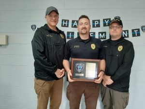After nearly 13 years with the Smithville Police Department, Lieutenant Detective Matt Holmes recently announced an early retirement. On Friday, May 29, 2020, Police Chief Mark Collins (left) and Captain Steven Leffew (right) presented Lt. Holmes with a plaque honoring his service to the City of Smithville.
