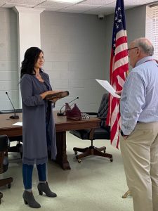 Smithville Alderman Beth Chandler was officially sworn into office Tuesday morning at City Hall. City attorney Vester Parsley administered the oath.