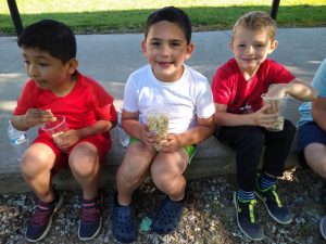 Smithville Elementary Celebrates Fun Day.1st graders enjoying a popcorn break.