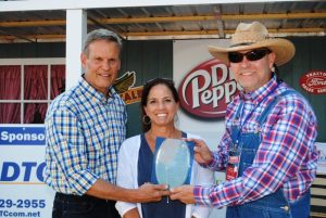 Governor Bill Lee and wife Maria present an award on behalf of the Jamboree to festival President and Coordinator Sam Stout for his dedication in keeping the Jamboree tradition alive for future generations.