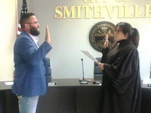 Smithville Municipal Judge Gayla Hendrix swears in Mayor Josh Miller