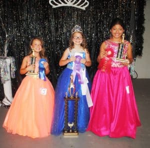 The 2023 Miss Princess of the DeKalb County Fair is Chloe Payton Myers (CENTER) 7 year old daughter of Crystal Stibil of Smithville. Seven year old Kallen Avarie Curtis (LEFT)was first runner-up. She is the daughter of Heather Page and John Curtis of Smithville. Kallen was also voted Miss Congeniality. Second runner-up was Emilet Adaly Aldino (RIGHT) 9 year old daughter of Omar and Cecilia Aldino of Smithville