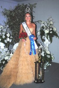 18-year-old Allyson Roxanne Fuller is the 2024 DeKalb County Fairest of the Fair. She was crowned queen Monday evening on opening night of the 2024 DeKalb County Fair. Fuller is the daughter of Anthony and Amanda Fuller of Smithville She succeeds the retiring queen Kenlee Renae Taylor, the 19 year old daughter of Ken and Cindy Taylor of Smithville. Fuller was also named Miss Congeniality of the pageant.